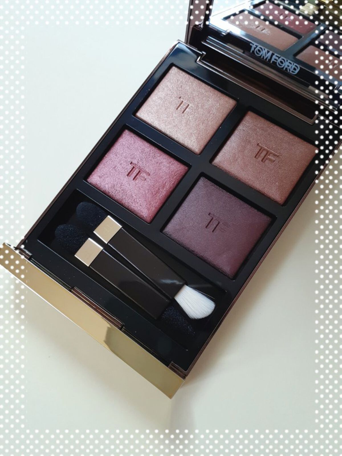 TOM FORD BEAUTY
アイ カラー クォード4Aハネムーンです！

✼••┈┈••✼••┈┈••✼••┈┈••✼••┈┈••✼
アイシャドウが大好きですが
トムフォードのこのツヤは
ツヤ好きにはたまりません！

まぶたに上品なツヤ