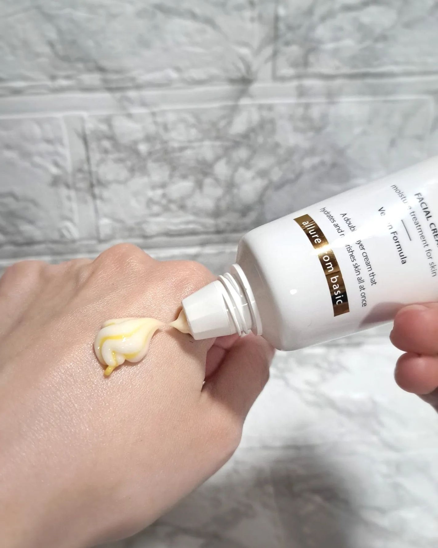 ホワイトトリュフダブルモイスチャークリーム/ダルバ/フェイスクリームを使ったクチコミ(3枚目)