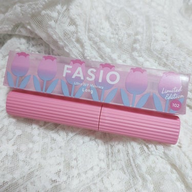 FASIO
ウルトラ WP マスカラ ロング
102 恋の始まり 限定
税込1,320円


めっちゃ可愛い♡
こんなドンピシャな
ピンクマスカラ
使ってみたかったんです！

ファシオさん大好き！

ただウォータープルーフのマスカラが
とても苦手です笑

だけど
アイメイクリムーバーを使ったら
するんと落ちてくれたので
こちらのピンクマスカラは
スタメン決定！

ブラシが大きめで
目尻のまつげまで
しっかり塗れますし
私の少なくて細い下まつげにも
ちゃんと塗れました！

他の色も購入するか検討中です(*^^*)


#FASIO
#ファシオ
#ウルトラWPマスカラ
#ロング
#恋の始まり
#カラーマスカラ
#ピンク
#ウォータープルーフ
#春の新作コスメレポ
#ブルベ映えコスメの画像 その0