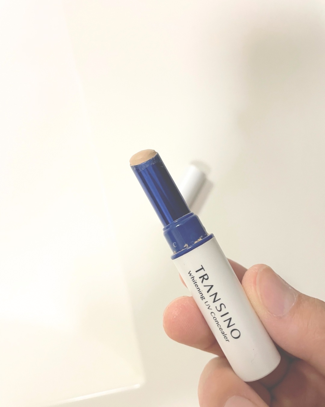 トランシーノ 薬用UVコンシーラーのクチコミ「コンシーラーをせっかく使うなら、ケアもできるタイプがおすすめ！
どうせ気になるところにぬるなら.....」（2枚目）