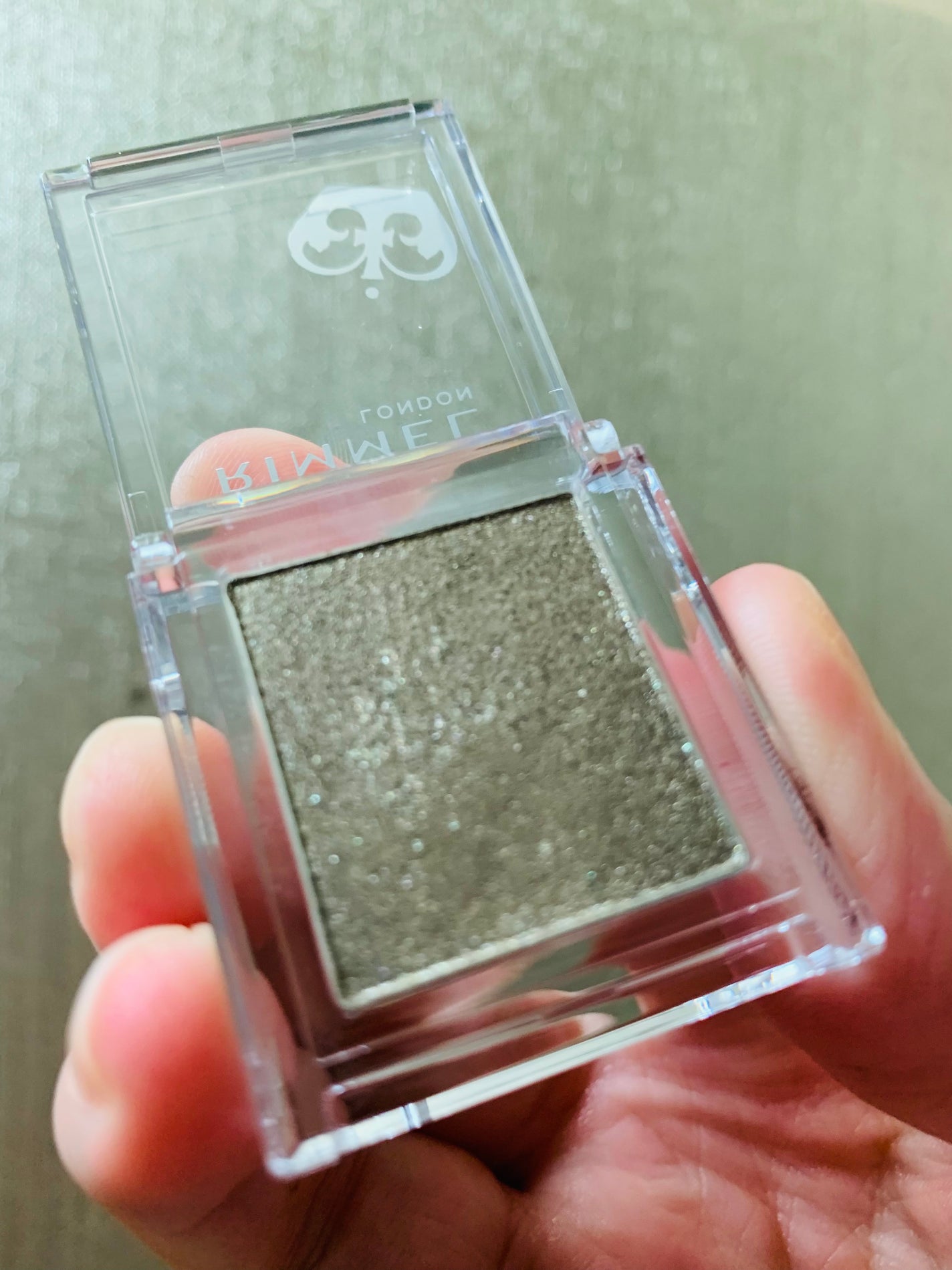 プリズム パウダーアイカラー/リンメル ロンドン/単色アイシャドウを使ったクチコミ(2枚目)