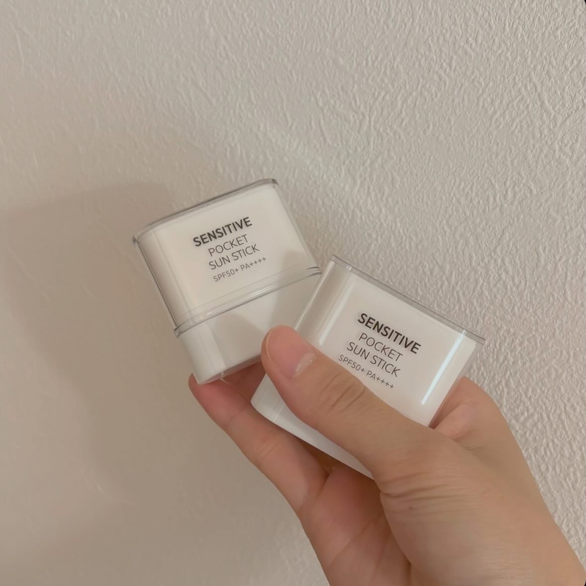 まーママ on LIPS 「手のひらサイズで小さく持ち運びに便利✨スティックタイプだから外..」(1枚目)