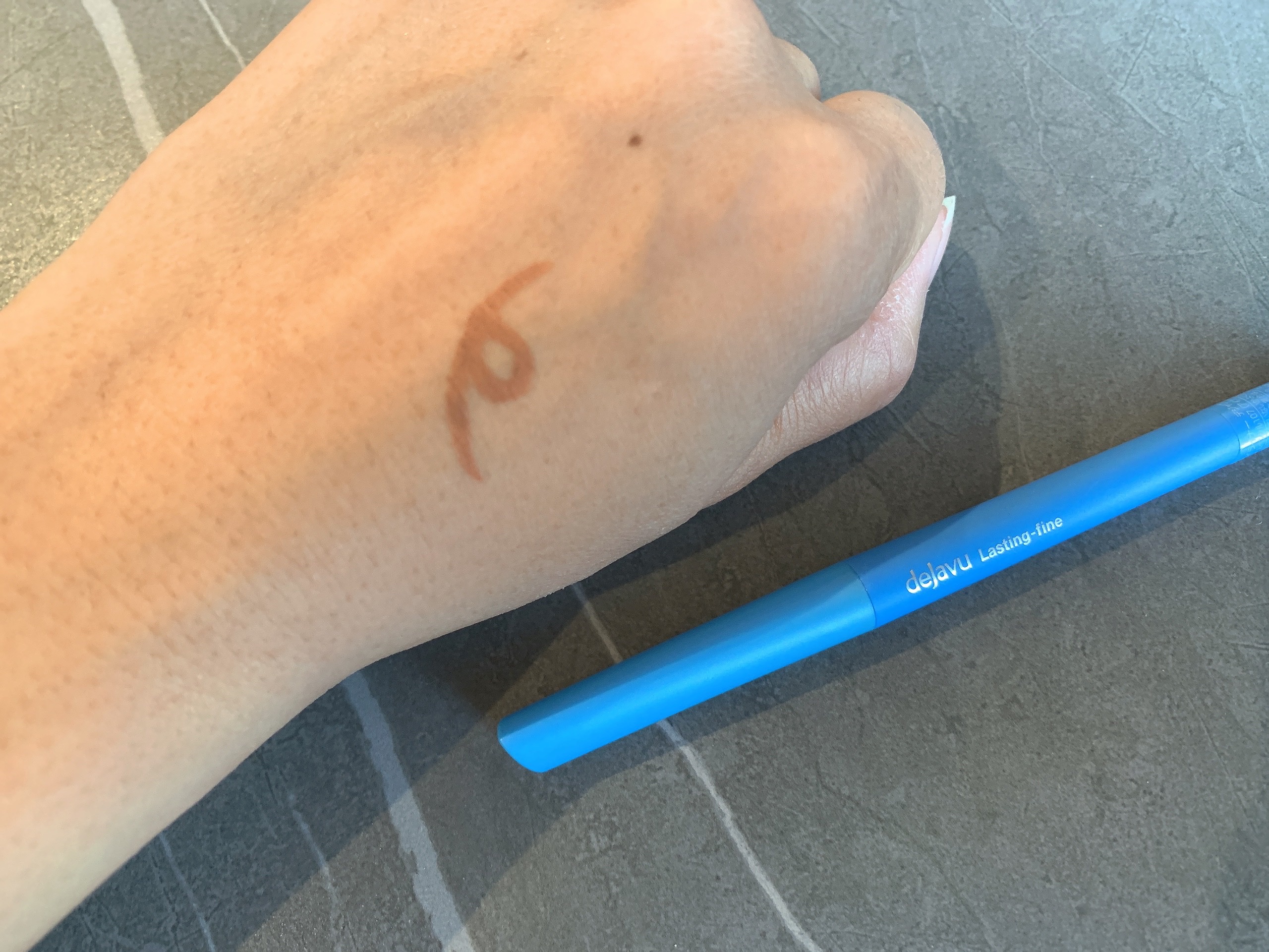 「密着アイライナー」極細クリームペンシル/デジャヴュ/ペンシルアイライナーを使ったクチコミ（3枚目）