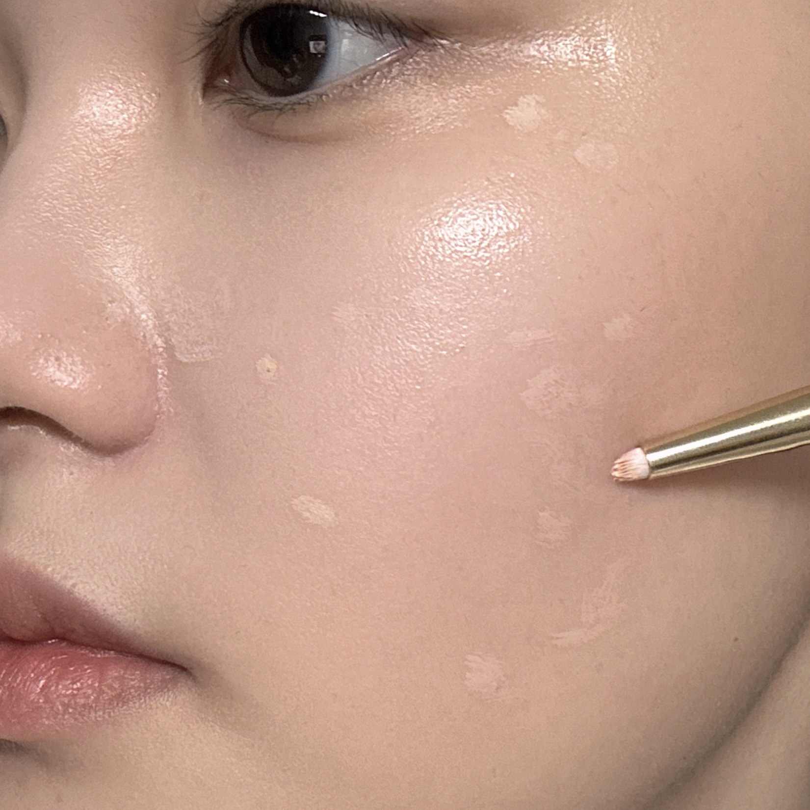 バックステージ フルイド ファンデーション ブラシ ライトカバー/Dior/メイクブラシを使ったクチコミ（3枚目）