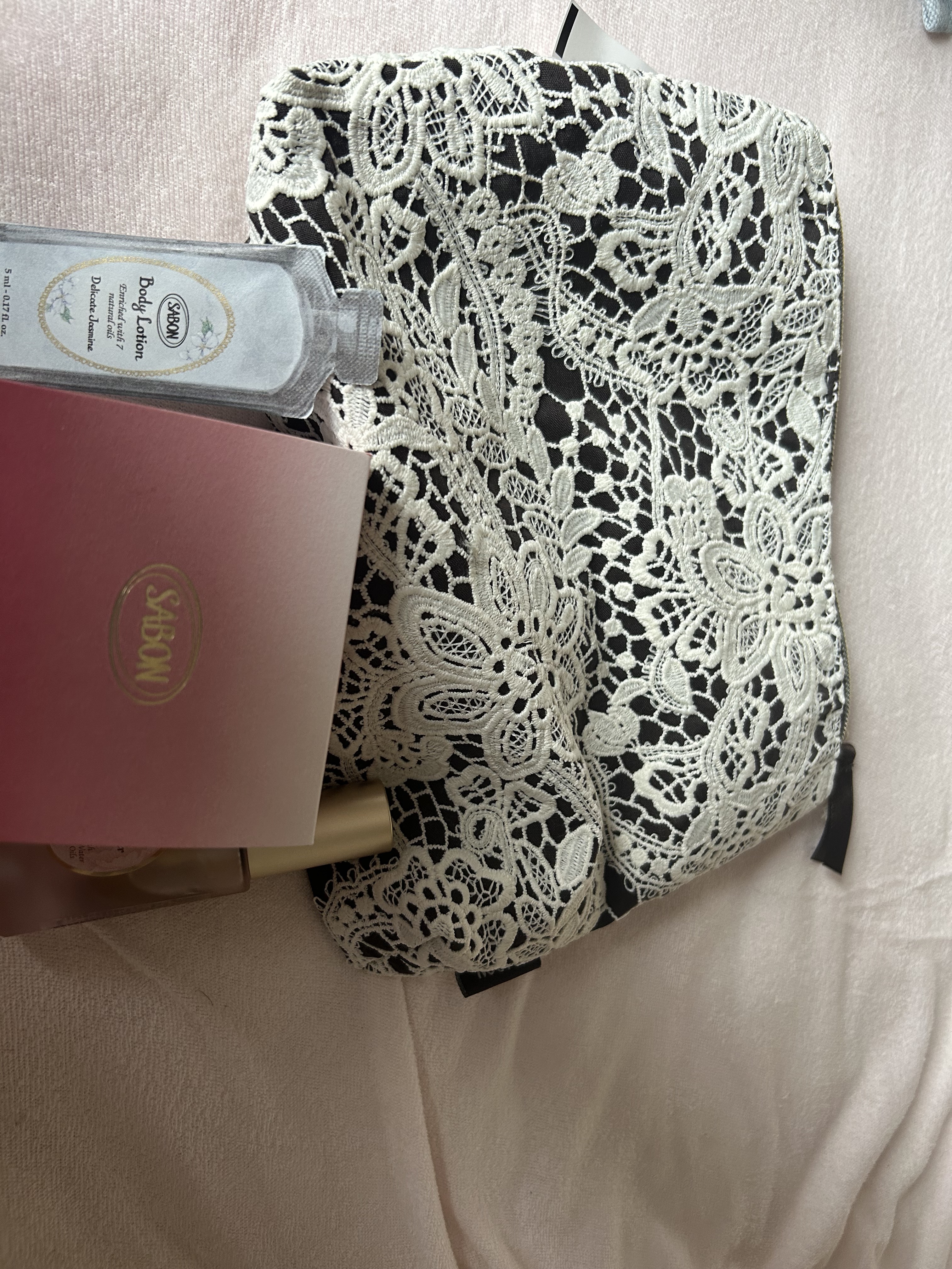 玉養桃花 ルースパウダー 01 ナチュラルパール/花西子/ルースパウダーを使ったクチコミ（1枚目）