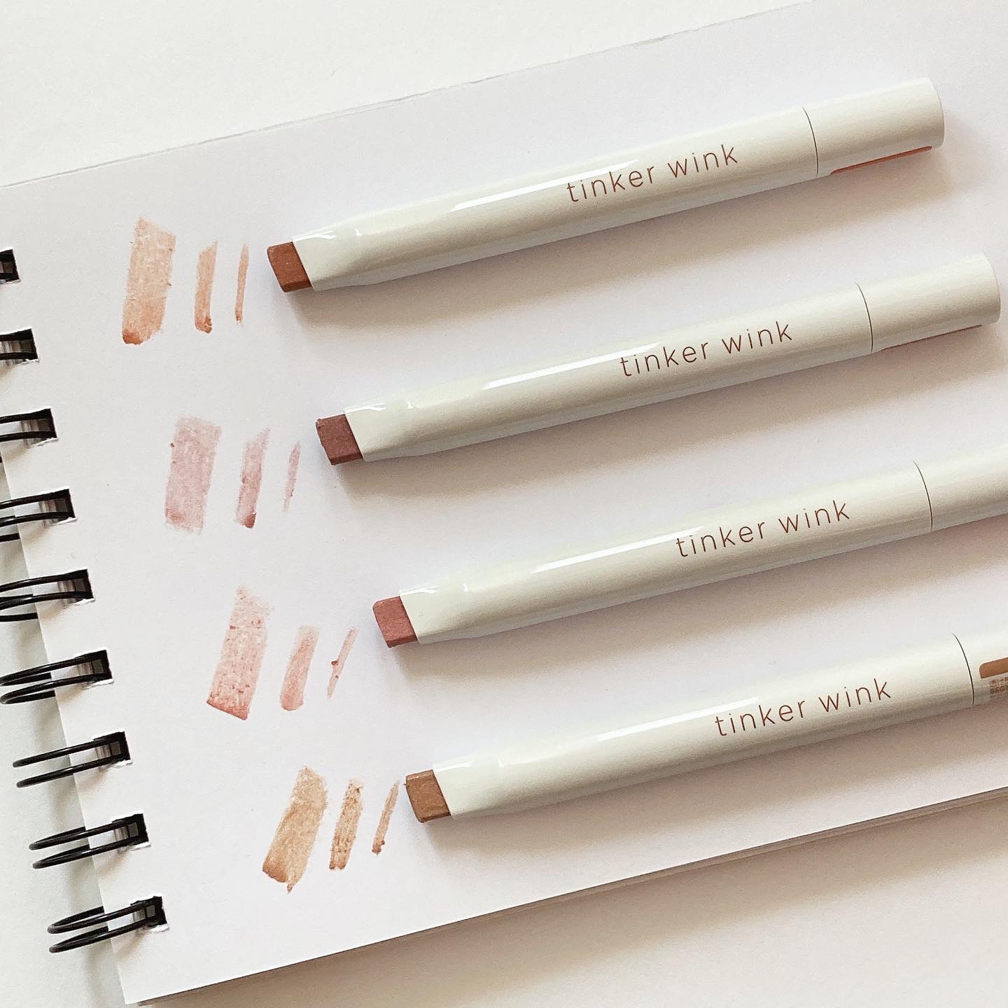 透け感アイシャドウペンシル/ティンカーウィンク/スティックアイシャドウを使ったクチコミ（3枚目）