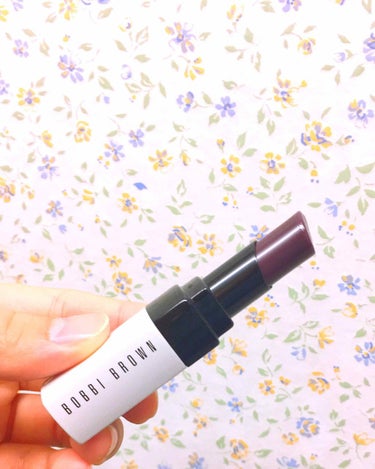 BOBBI BROWN エクストラ リップ ティントのクチコミ「潤う系のリップティント💄
色は、ベアブラックベリーで見た目黒っぽいけど塗ってみるとくすみピンク.....」（2枚目）