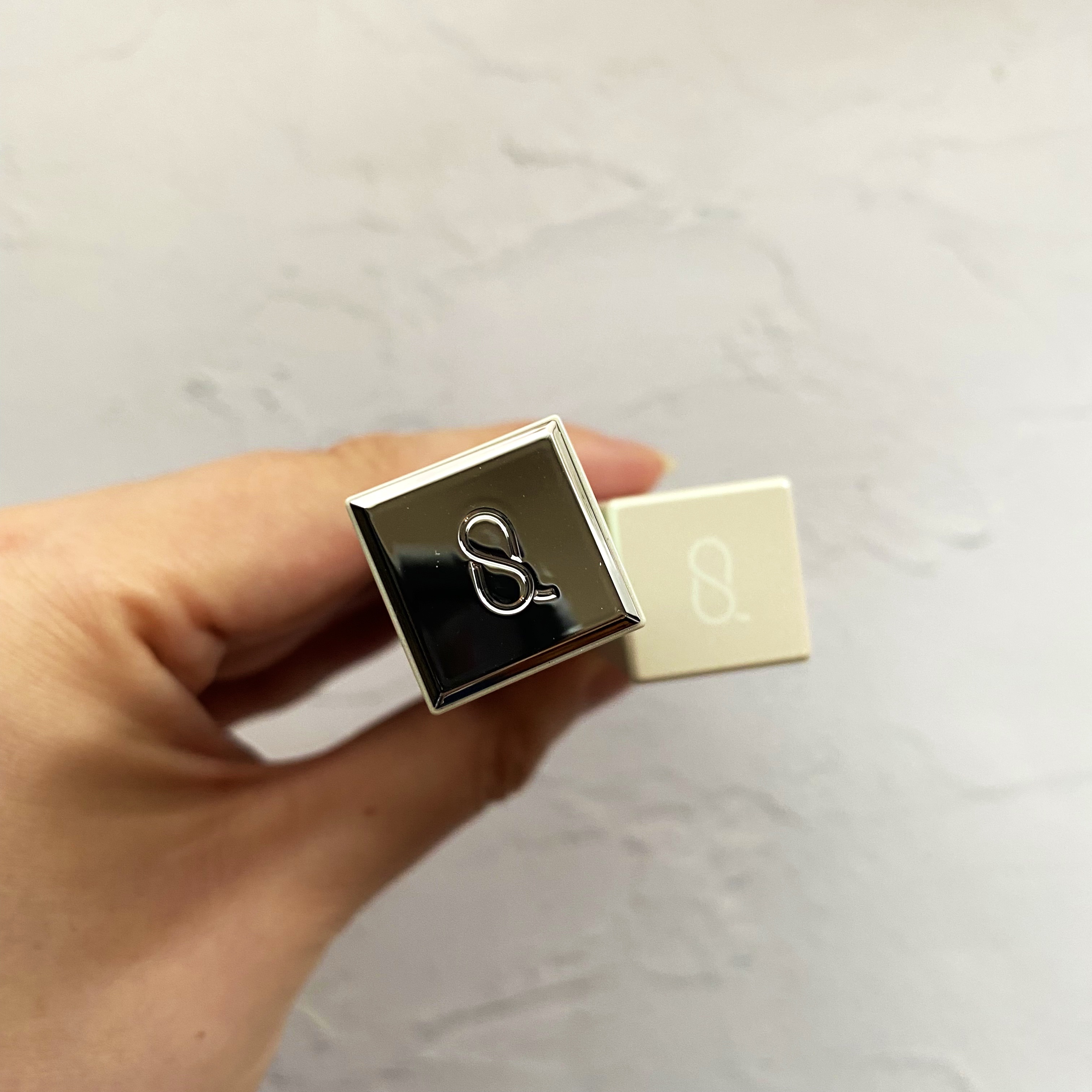 マーブルカラーリップスティック 102 揺紅 -YURABENI　/SUQQU/口紅を使ったクチコミ（2枚目）