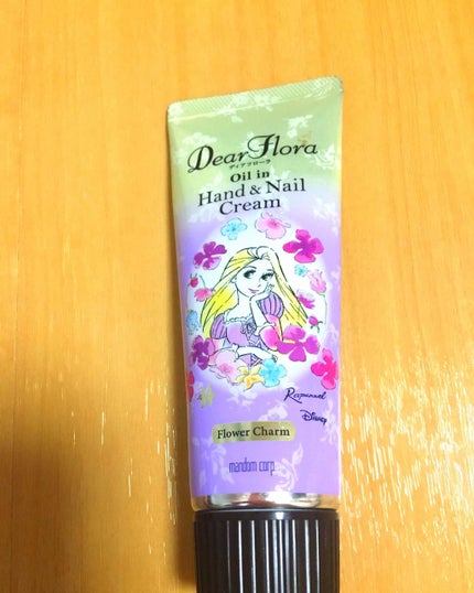 ディアフローラ オイルイン ハンド&ネイルクリーム フラワーチャーム/マンダム/ハンドクリームを使ったクチコミ(1枚目)