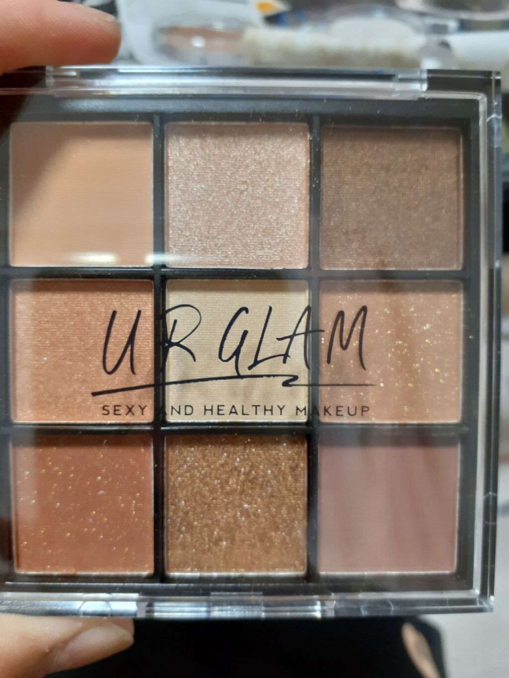 ひなた 投稿頑張る‼️ on LIPS 「URglam人気のブラウンを集めた絶妙な色合わせのパレットグリ..」(1枚目)