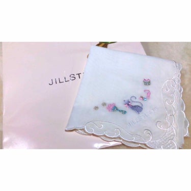 ずっと可愛いなと思っていてやっと買えました！
JILLSTUARTのハンカチです♡

写真の袋少し傷付いてます💦💦

✄-----------------------------------------