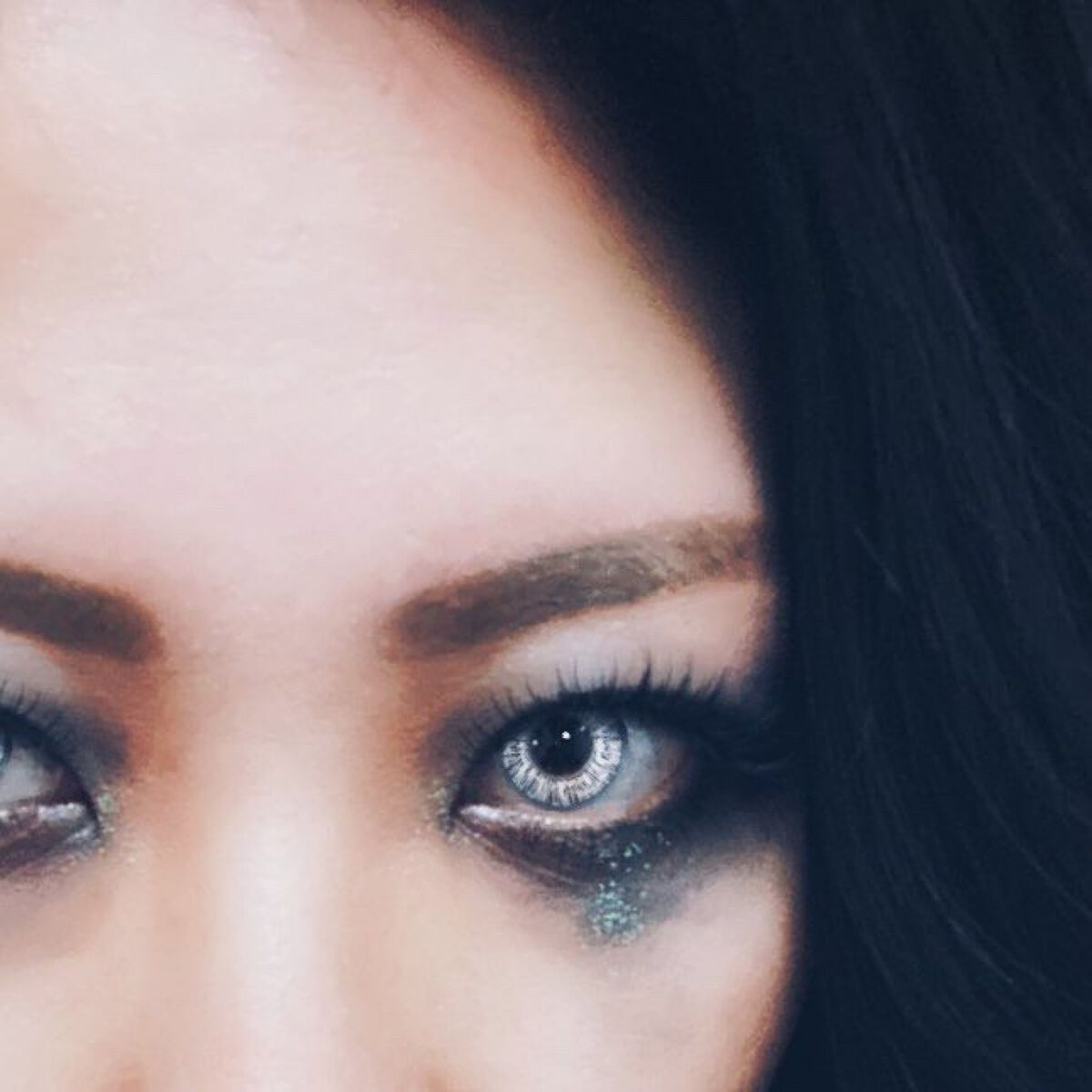 Cherry Love グリッター リキッドアイシャドウ P01 Alluring Cat Eyes/FlowerKnows/グリッターを使ったクチコミ（2枚目）