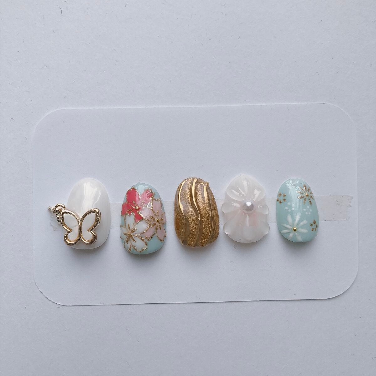 ゆる on LIPS 「🌸#美容学生#フラワーネイル#ネイルチップ#和風ネイル#ぷっく..」(1枚目)