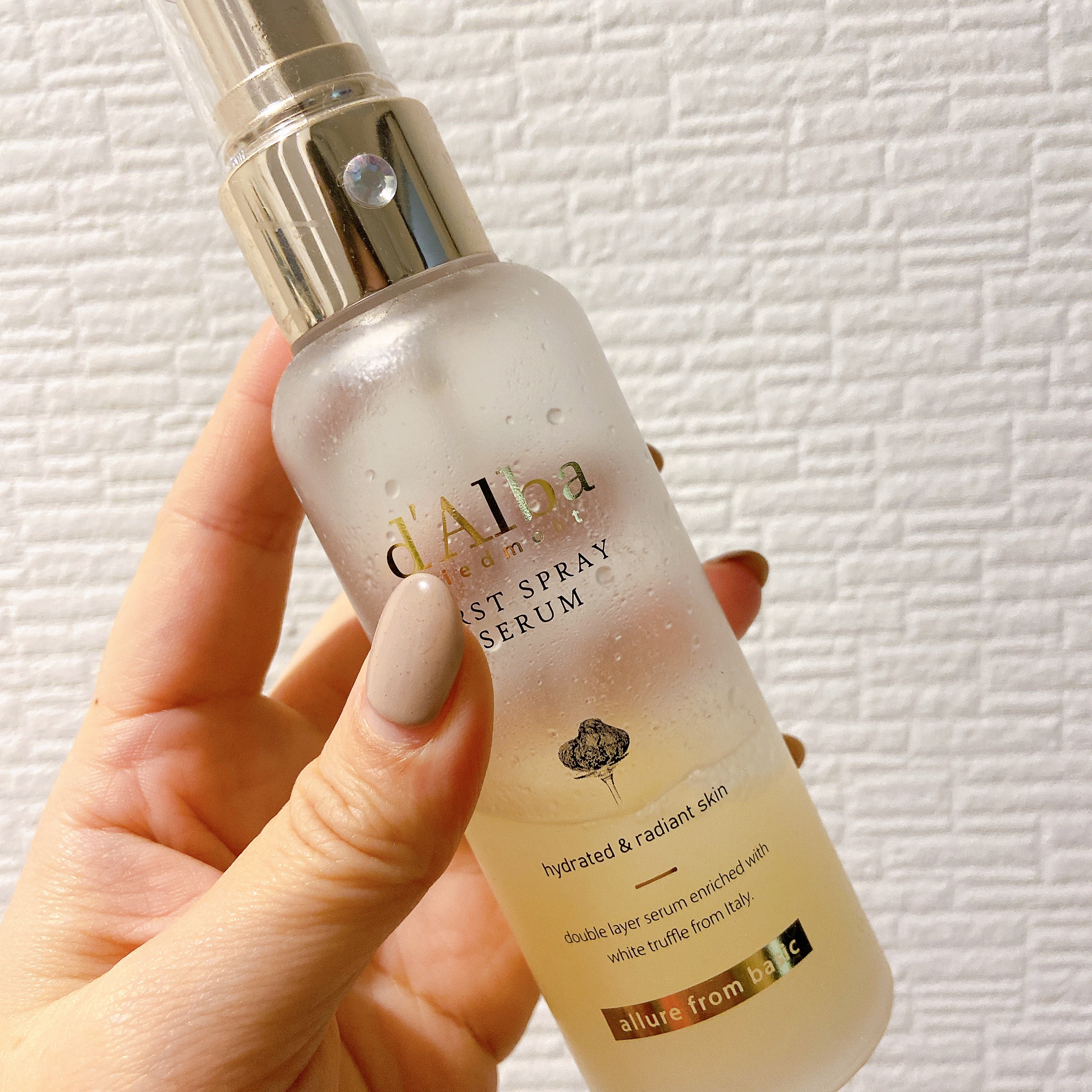 保湿にはコレ！
香りがめーーちゃいい。
お風呂上がりにシュッとして、家の中でも乾燥が気になったときにはシュッってしてる。
肌しっとりする！
お気に入り。

#ダルバ