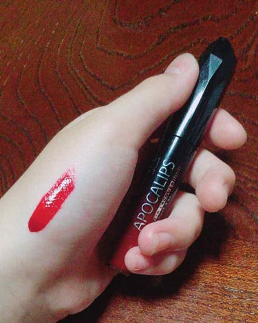 アポカリプス リップラッカーです💄✨

とても、発色が良く乾きやすいし何しても落ちにくいので良いと思います！

私的には、赤色が良いと思いました😊

唇に馴染みやすいです！
