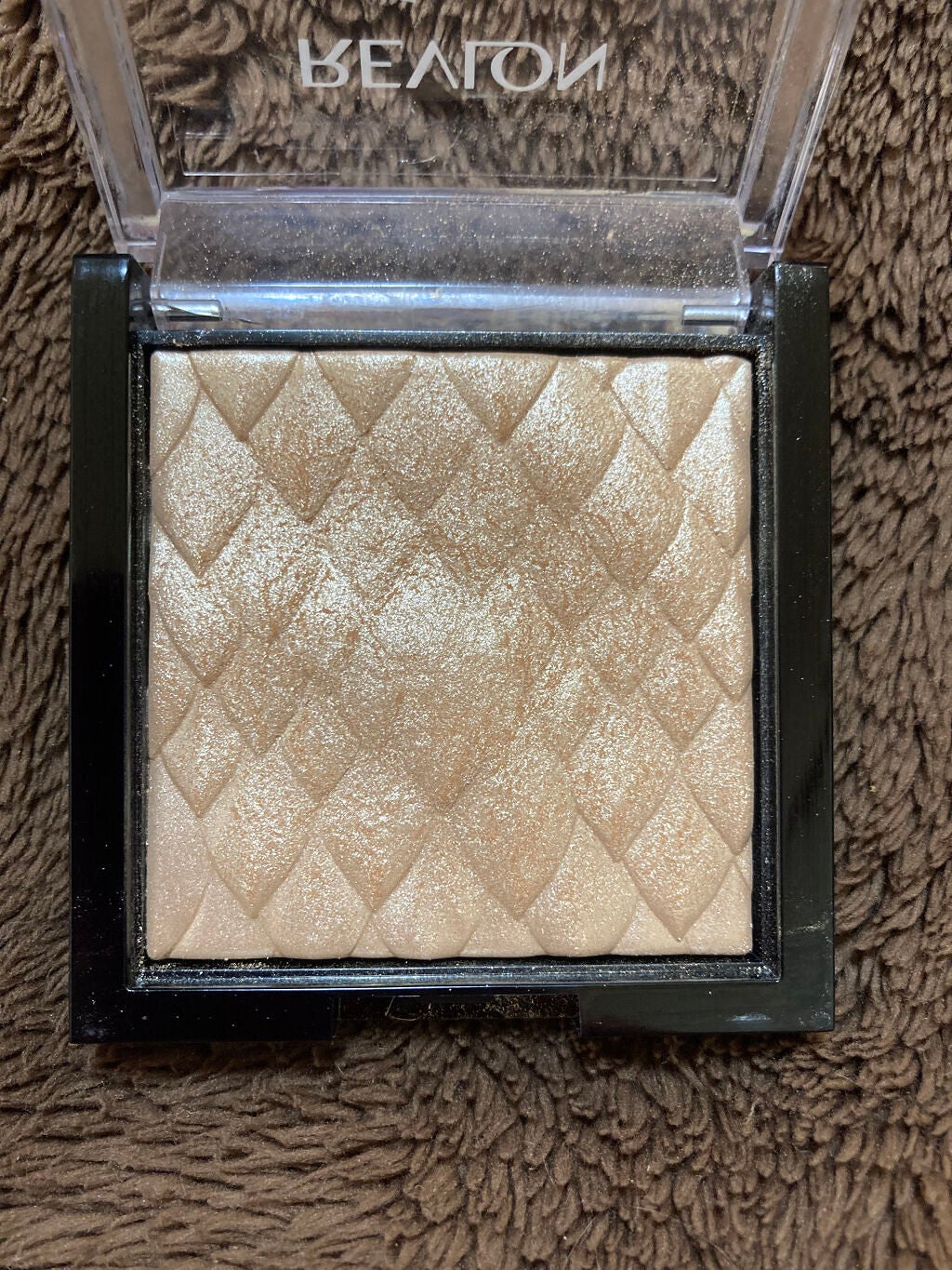 スキンライト プリズマティック ハイライター/REVLON/プレストパウダーを使ったクチコミ(1枚目)