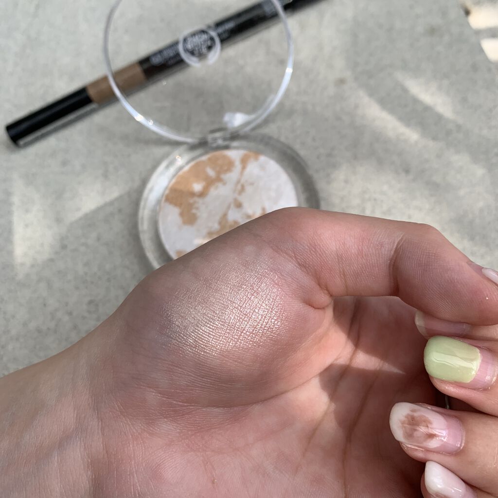 イルミネーティング ハイライター/THE BODY SHOP/パウダーハイライトを使ったクチコミ（2枚目）