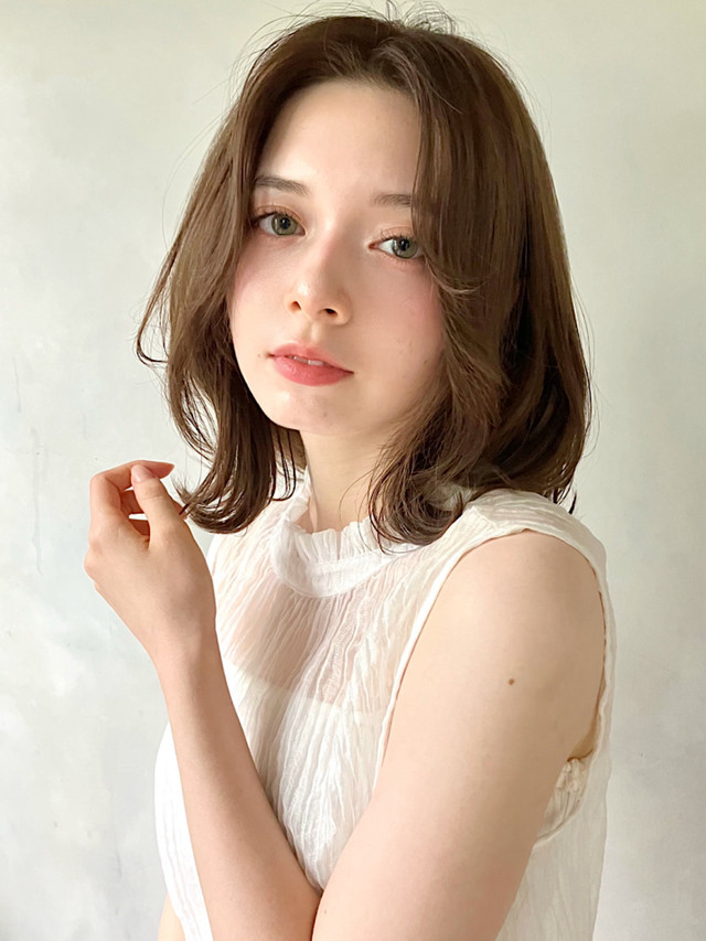 粘膜リップメイクの女性