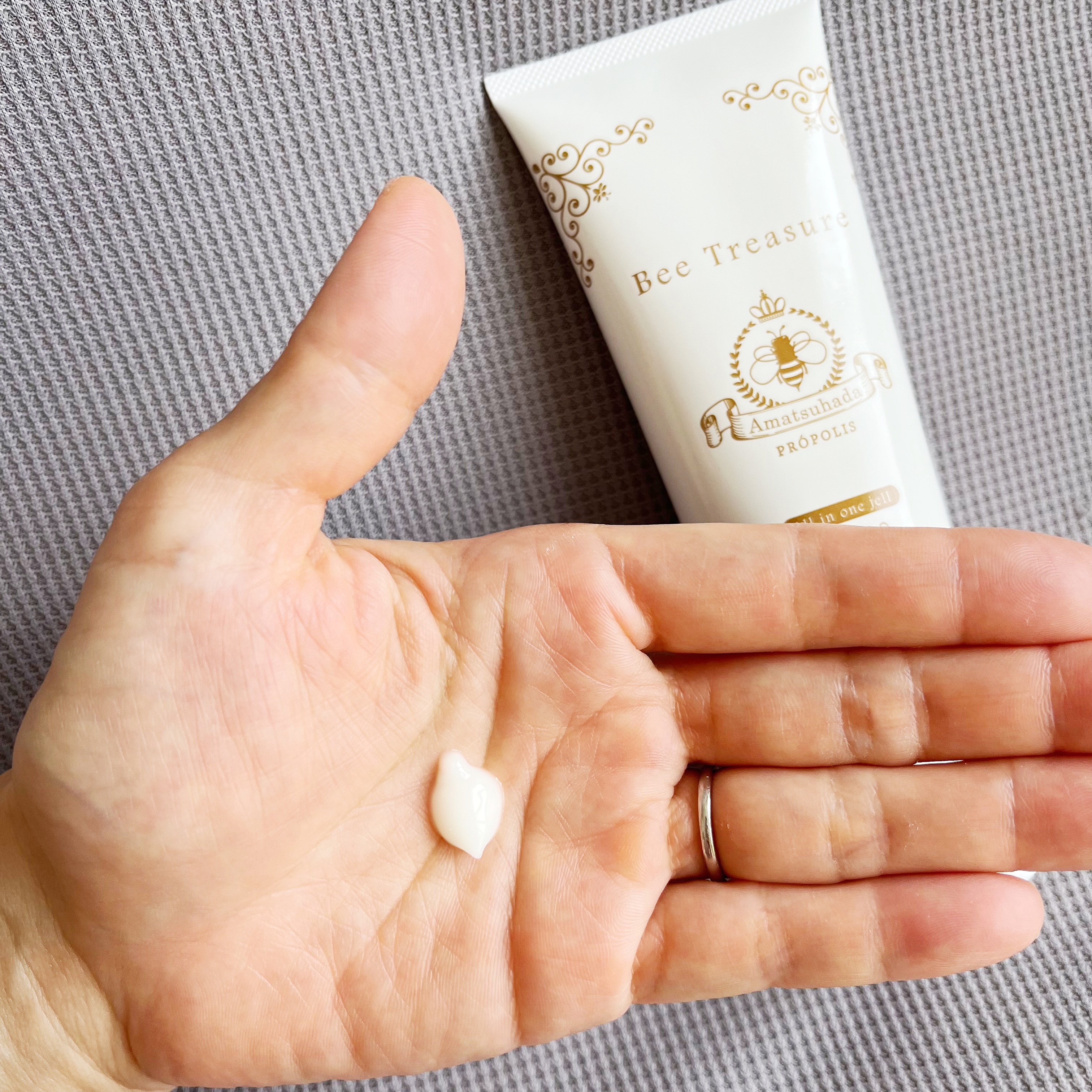 オールインワンジェル あまつはだ～天女肌～/Bee Treasure/オールインワン化粧品を使ったクチコミ（2枚目）