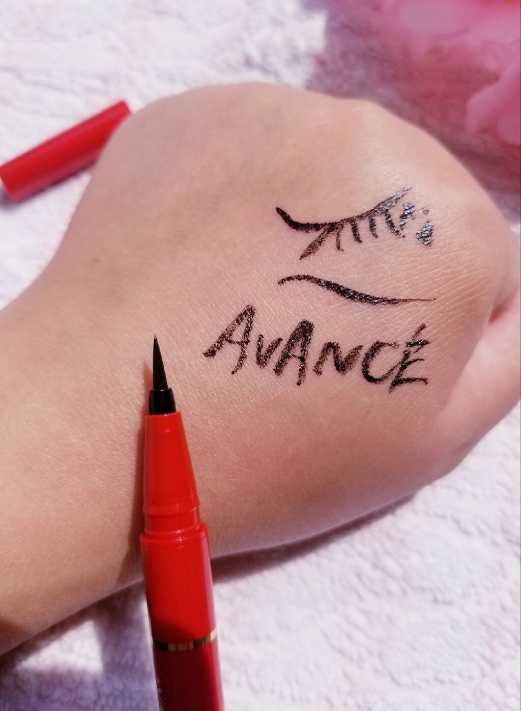 まきろい on LIPS 「ジョリ・エジョリ・エリキッドアイライナー・カラー全2色・価格1..」(2枚目)