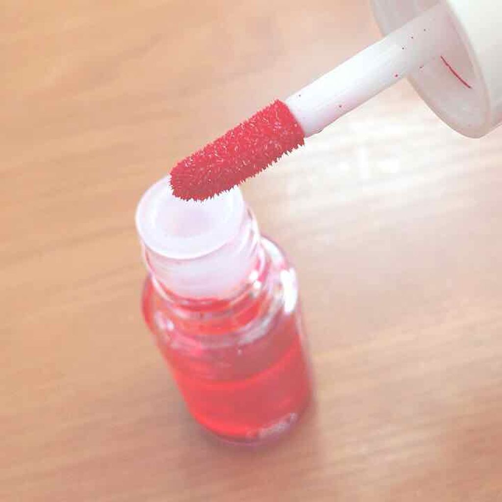 ぺ on LIPS 「✔︎使うときはシェイクして美容成分とカラー部分を混ぜます💄✔︎..」(1枚目)