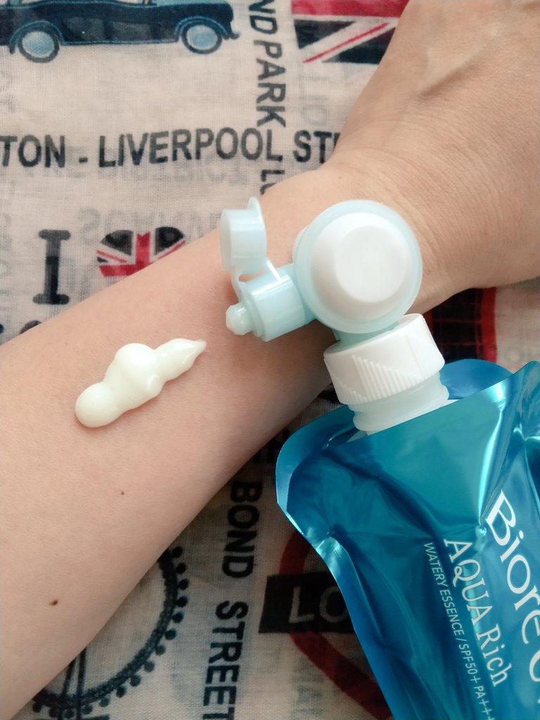 アクアリッチ　フレッシュパウチ/ビオレ/日焼け止めローションを使ったクチコミ（3枚目）