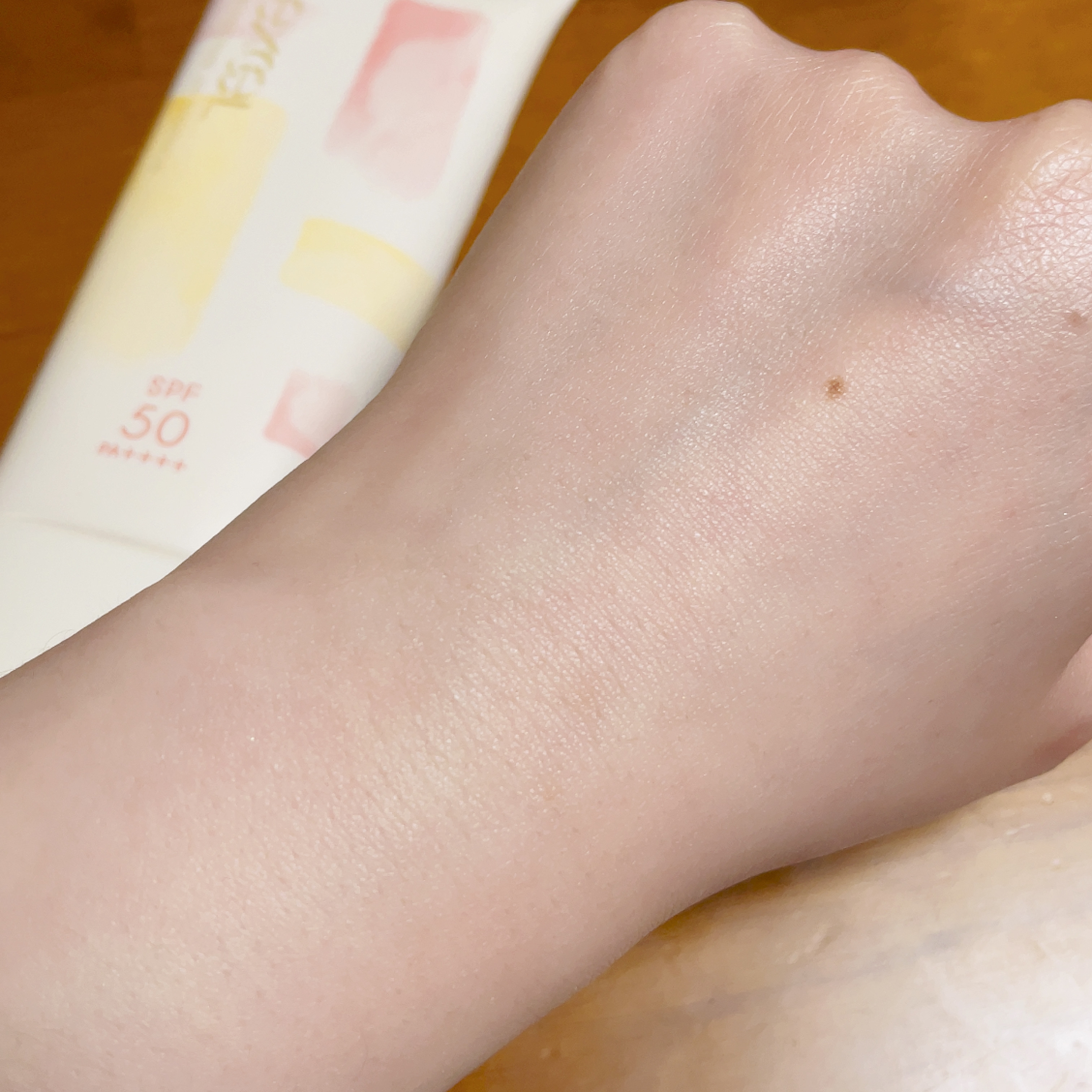 プロテクティブ UVエッセンス 01 ティー＆フィグ(’23)/excel/日焼け止めローションを使ったクチコミ（3枚目）