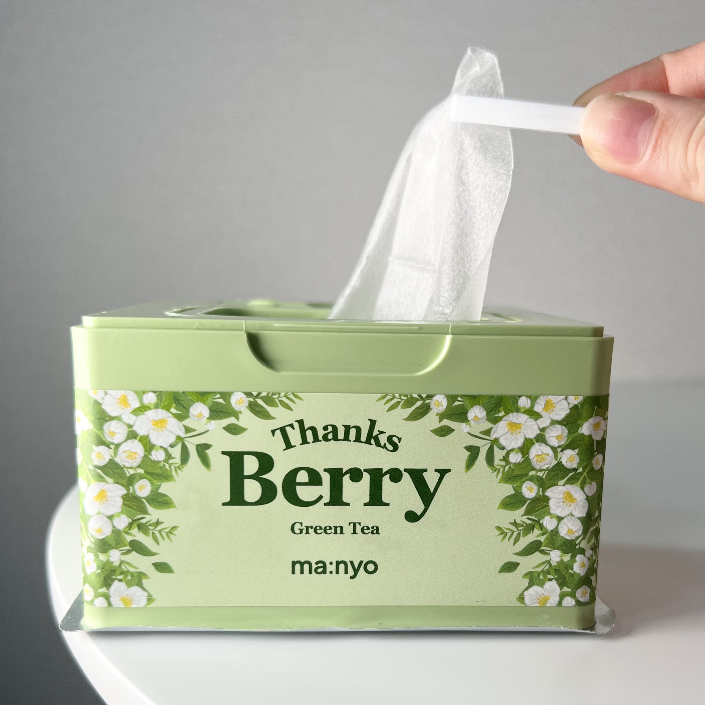 魔女工場 manyo
Thanks Berry グリーン ティー シート マスク

1日1枚、たった3分の使用で
ゆらぎ肌も手軽に肌荒れ予防できる デイリーマスク🫶💚

良質な河東緑茶とティーツリーシカ成分をたっぷり含み、さわやかなビタ