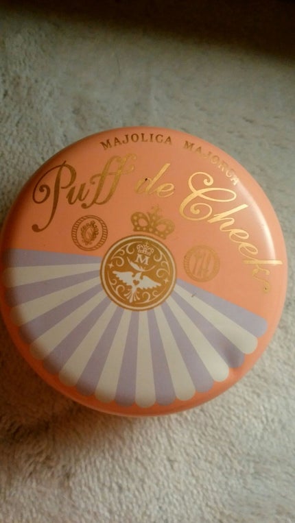 MAJOLICA MAJORCA パフ・デ・チークのクチコミ「色味3枚目推奨!
OR302を持っています。
コーラルピンクといった感じで、ほどよく発色してく.....」(1枚目)