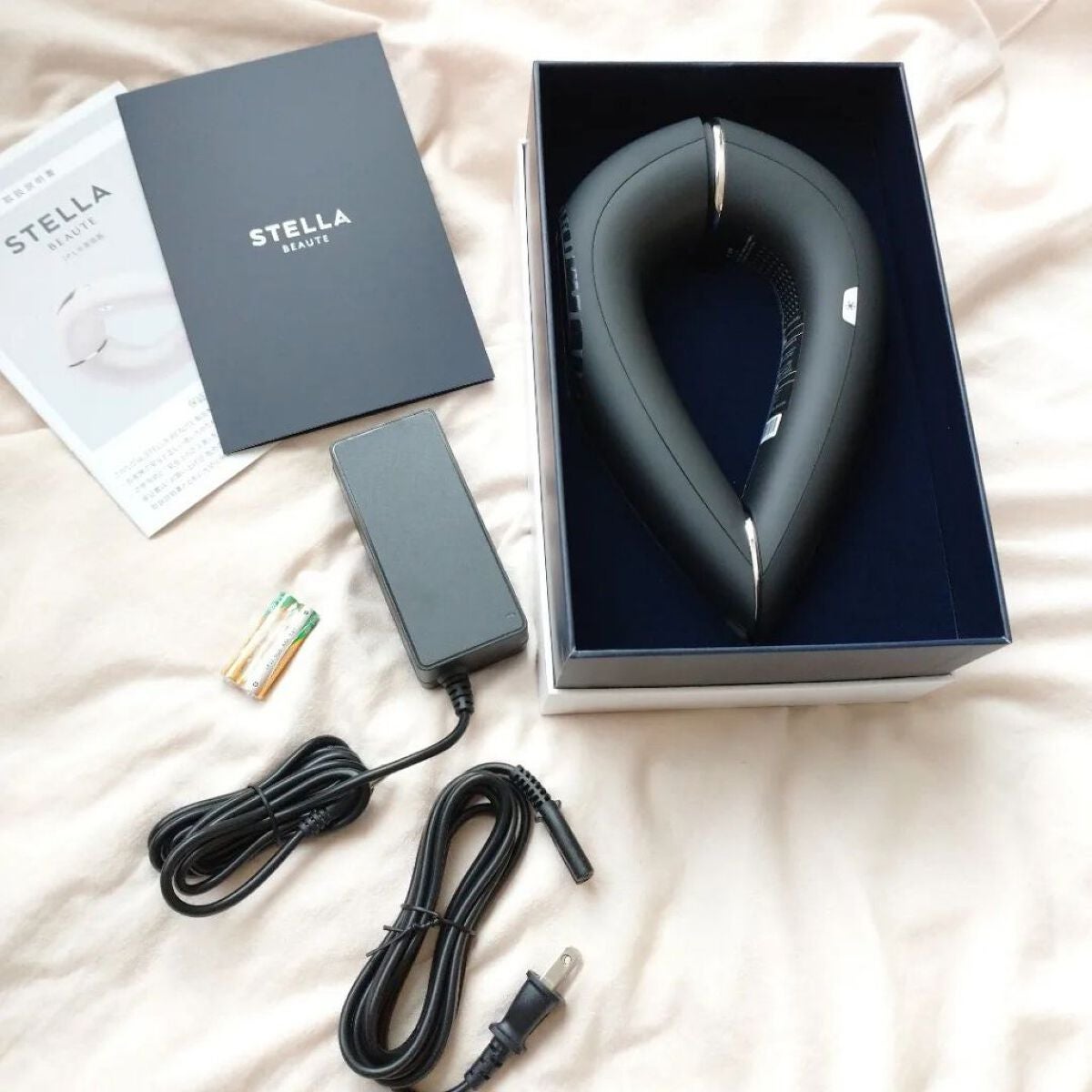 seiko_official on LIPS 「この美しいフォルム素敵でしょ。実は…脱毛器♥️2/9配信の#V..」(3枚目)