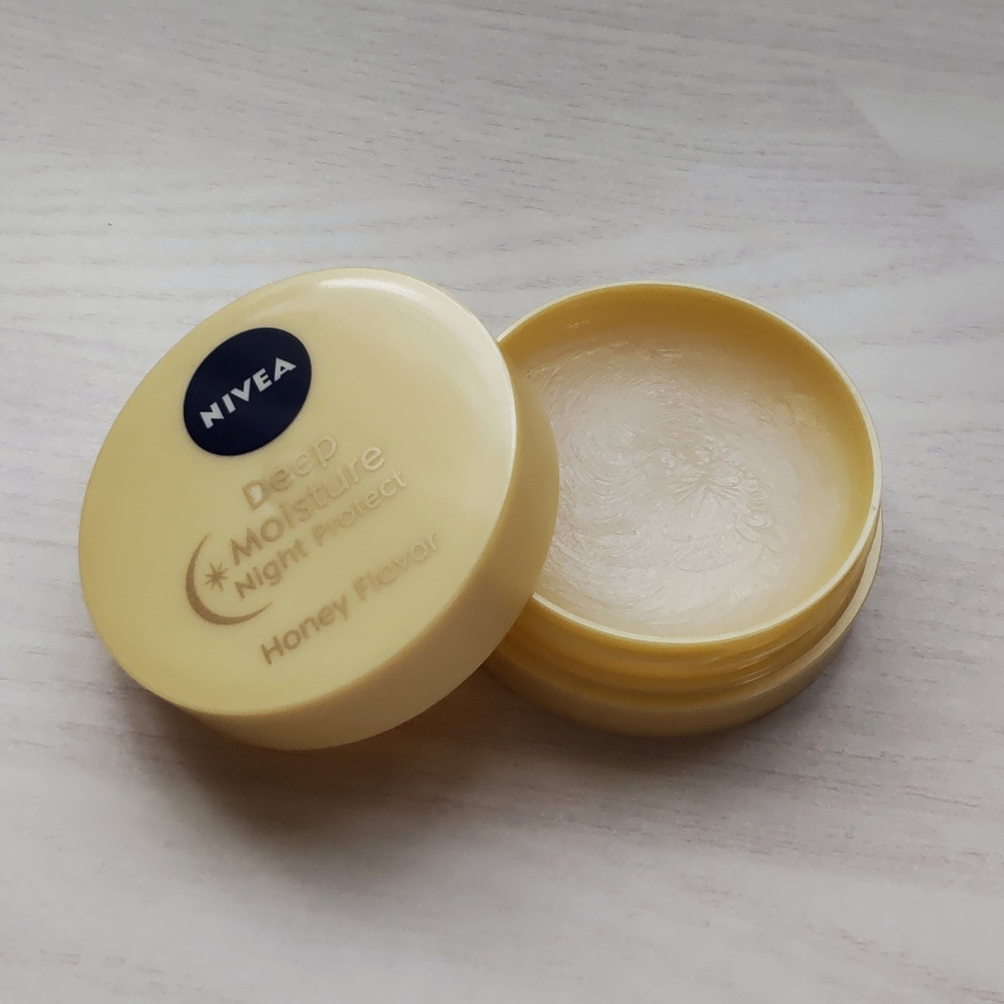 ディープモイスチャーナイトプロテクト はちみつの香り/ニベア/リップマスクを使ったクチコミ(1枚目)