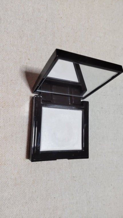 シークレット ブラーリング パウダー フォー アンダー アイズ/ローラ メルシエ/プレストパウダーを使ったクチコミ(2枚目)