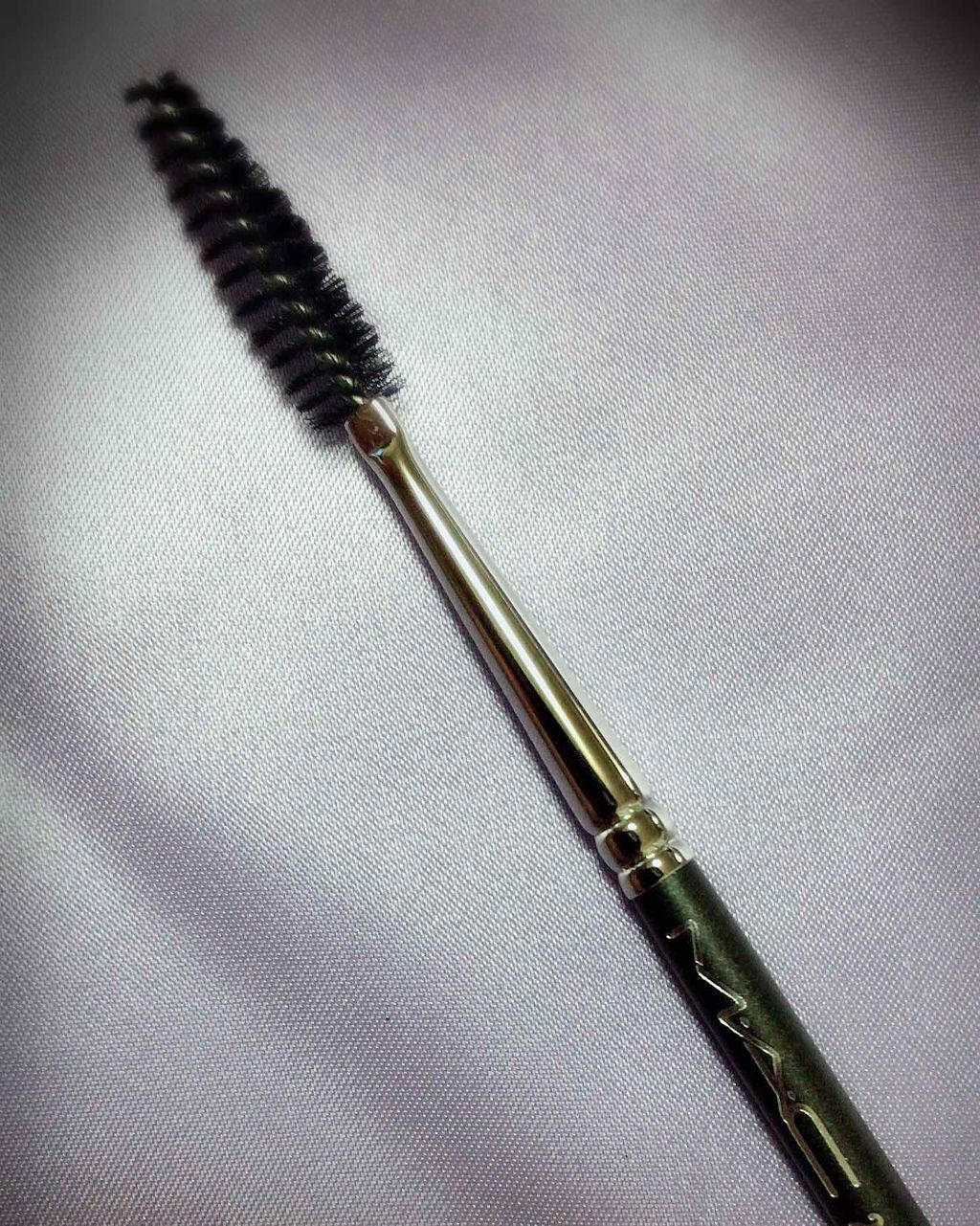 #204SE ラッシュ ブラシ/M・A・C/メイクブラシを使ったクチコミ(3枚目)