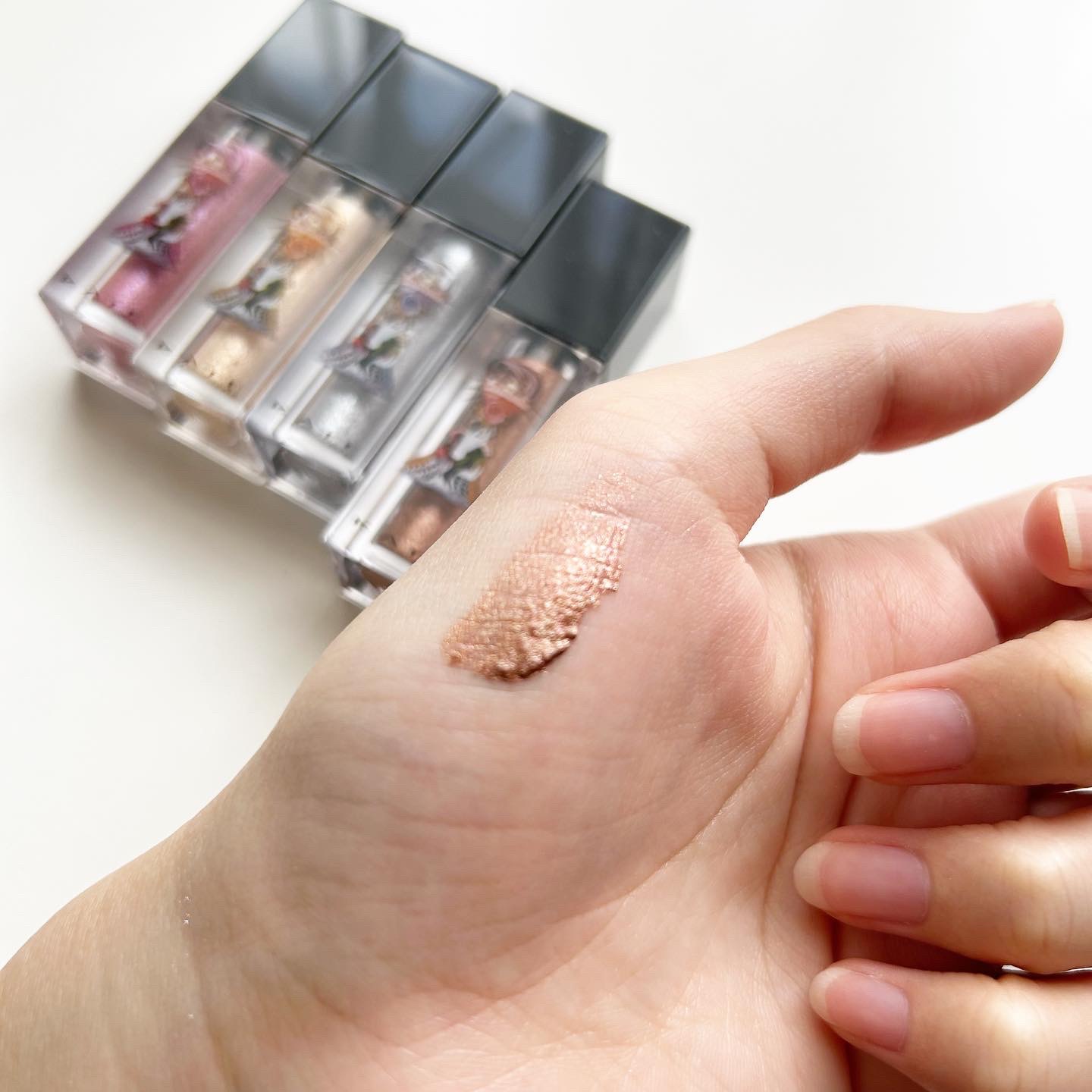 メタリックジュエリーリキッド EX-1 ゴールド系/KATE/リキッドアイシャドウを使ったクチコミ（2枚目）