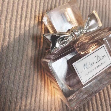  Miss Dior 

先日お誕生日プレゼントとして頂いた香水です 👼🏻香りは万人受けする 女性らしい 印象の香りです 𓂃𓈒𓏸  

わたしは学校に行く際に 手首 うなじ に付けてます ♡

香り持ち