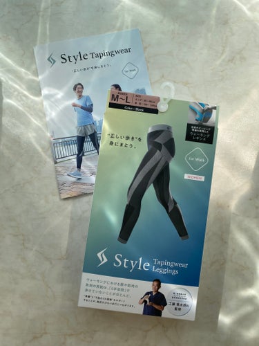 Style Tapingwear Leggings

負担の少ない”S字姿勢”が快適なウォーキングへと導く。
編地のテーピングラインが、骨盤から足首にかけてをしっかりサポート。
身に着けることで”S字姿