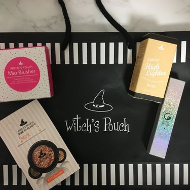 Witch's Pouch❕この量入って1000円！
今回はドン・キホーテで1000円で売っていたwhich's Porch の福袋を購入しました！

全部の元の金額が気になったので、調べてみたら…約4