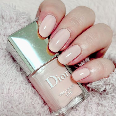 Dior　ディオール ヴェルニ
155　トゥララ　2度塗り

白みピンクでとっても可愛いです
はっきり発色するので少し手から浮くので派手に感じる人もいるかなとも思います
色自体は優しくて可愛いカラーなの