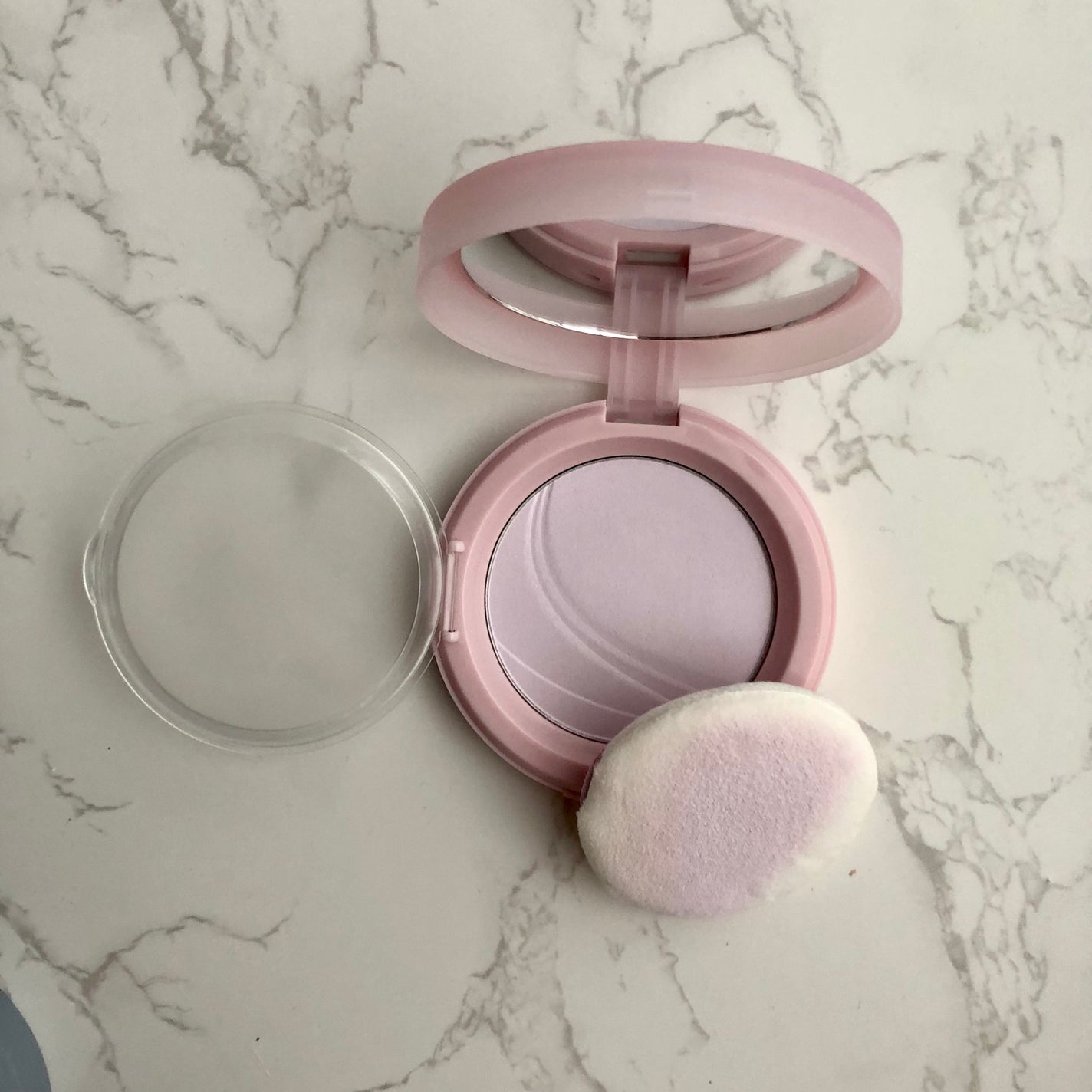 セカンドスキンエアリーパウダー/hince/プレストパウダーを使ったクチコミ(2枚目)