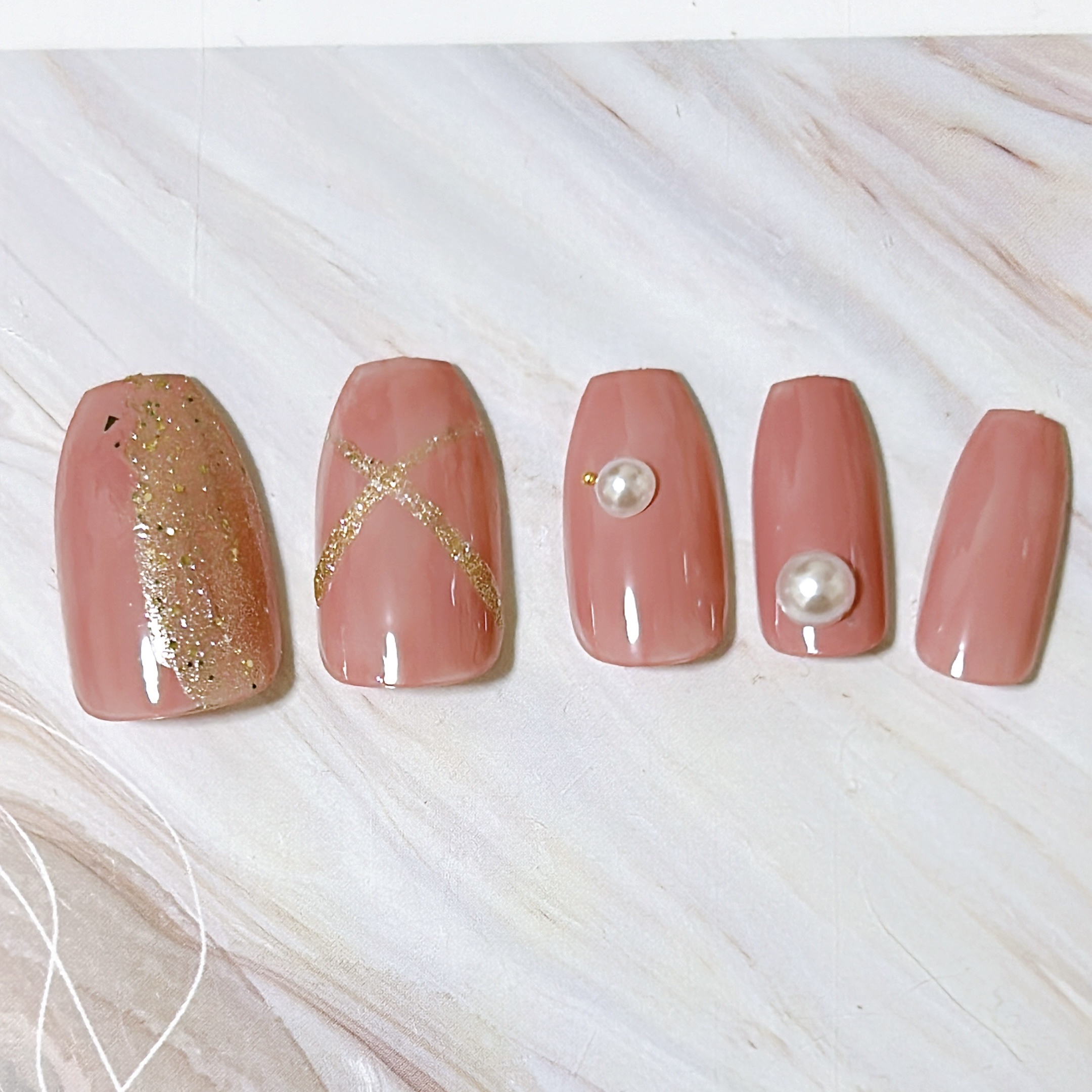 ネイルホリック Jungle Glitter GD033/ネイルホリック/マニキュアを使ったクチコミ（2枚目）