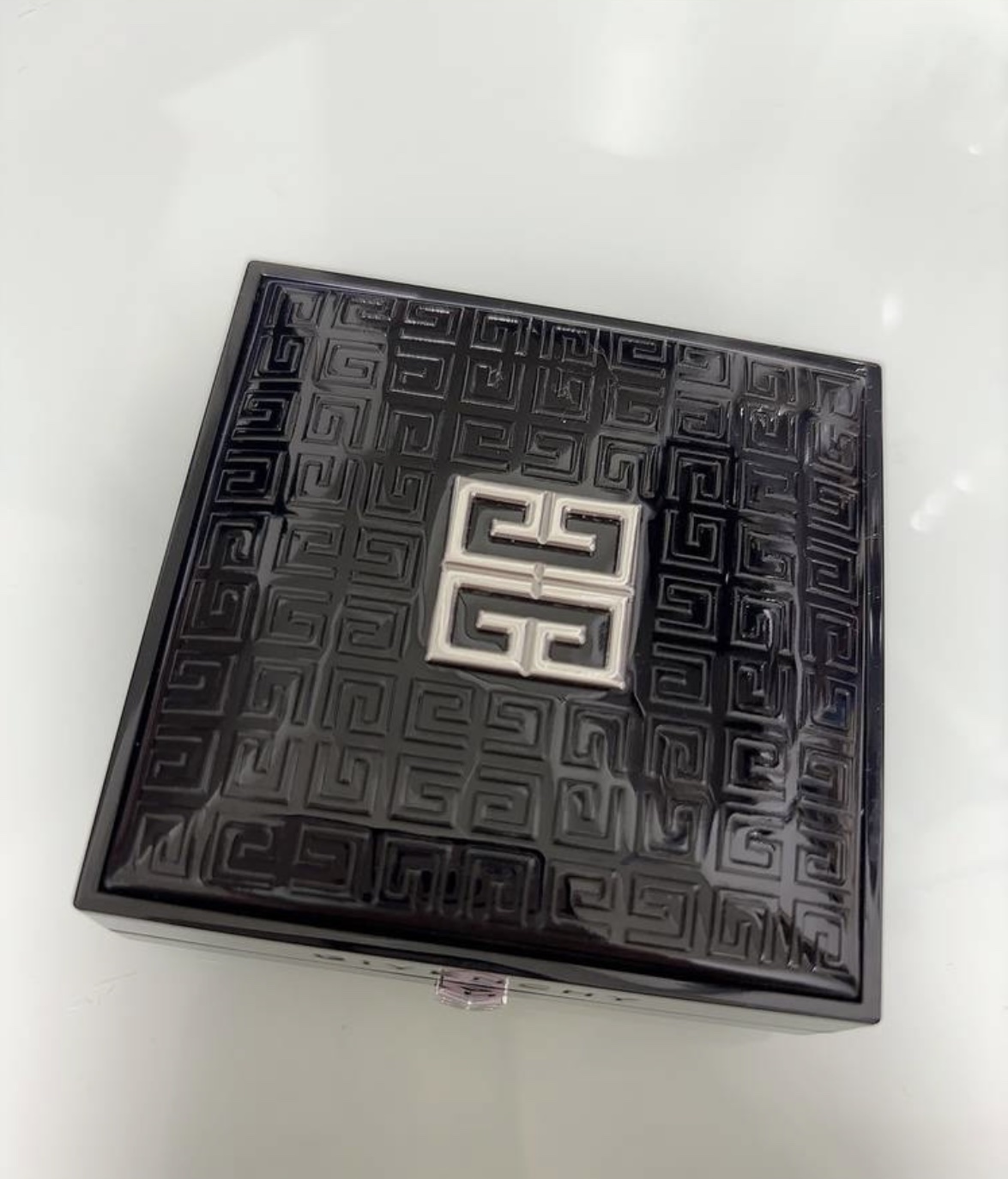 プリズム・リーブル・スキンケアリング・グロウ・クッション/GIVENCHY/クッションファンデーションを使ったクチコミ（1枚目）