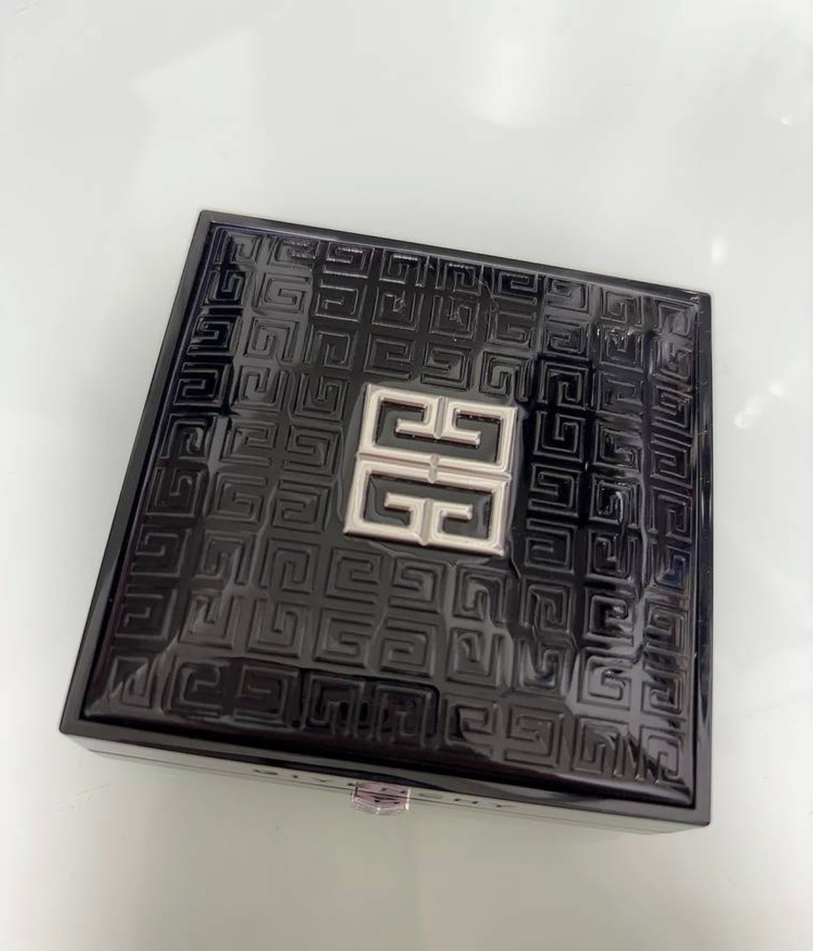 プリズム・リーブル・スキンケアリング・グロウ・クッション/GIVENCHY/クッションファンデーションを使ったクチコミ(1枚目)