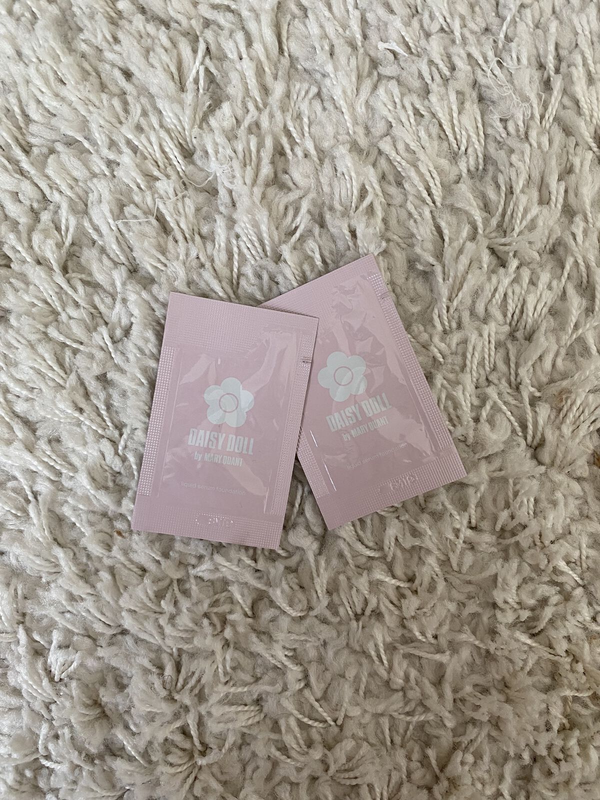 ファンデーションのヨレたり、
重いテクスチャーが嫌いでリキッドタイプを使ってなかったけど、
これは今までの概念を変えてくれた！！

みずみずしくて、高密着ファンデーション！
時間が経ってもヨレずに過ごせました！