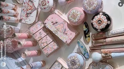 Meirin コスメコンシェルジュ on LIPS 「flowerKnows新作!可愛すぎて天才✨#胡蝶雲肩2024..」(5枚目)