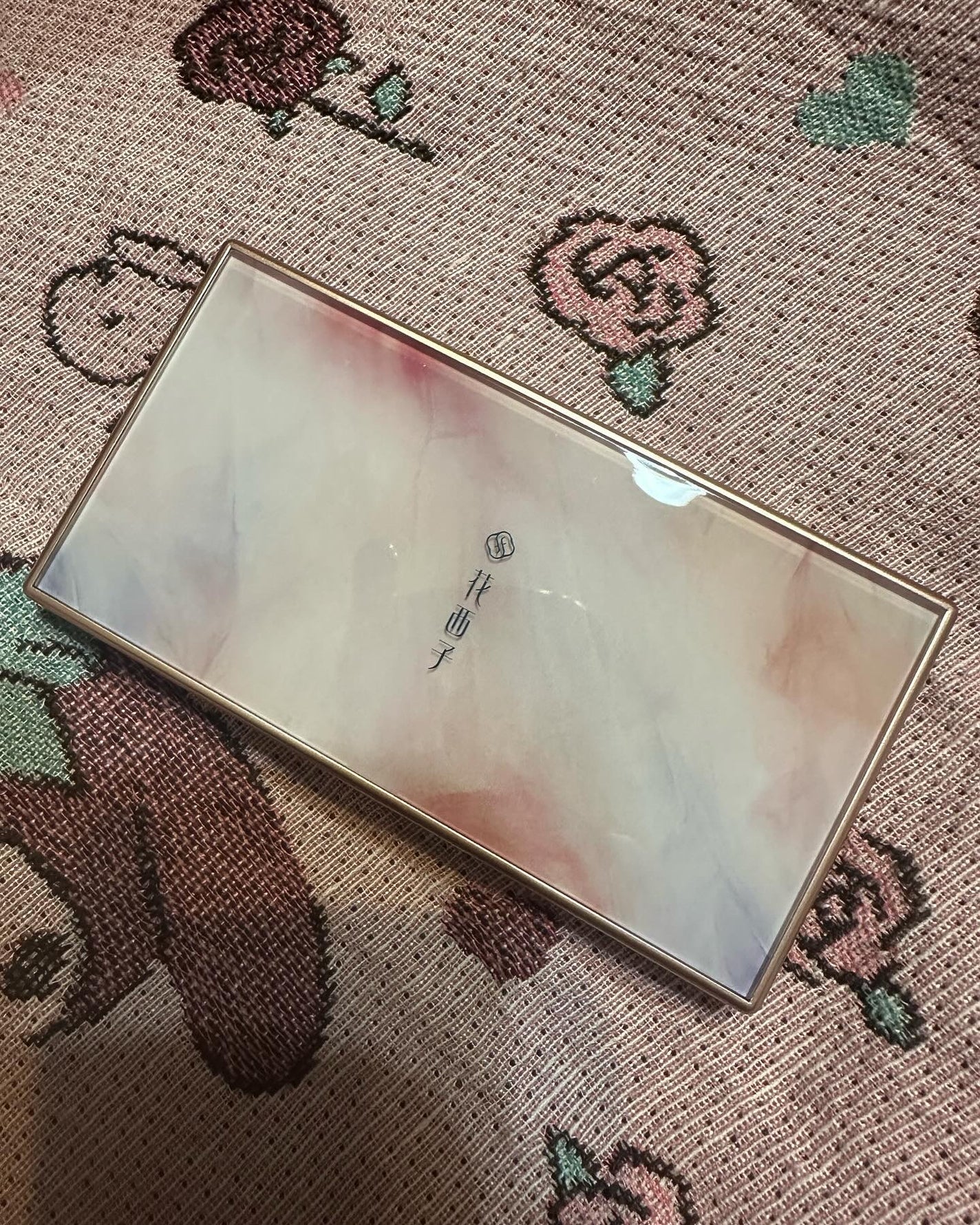 みゅん(˙꒳˙ ) on LIPS 「フローラシスシェーディングパレット02キメ細かいラメがいっぱい..」(2枚目)