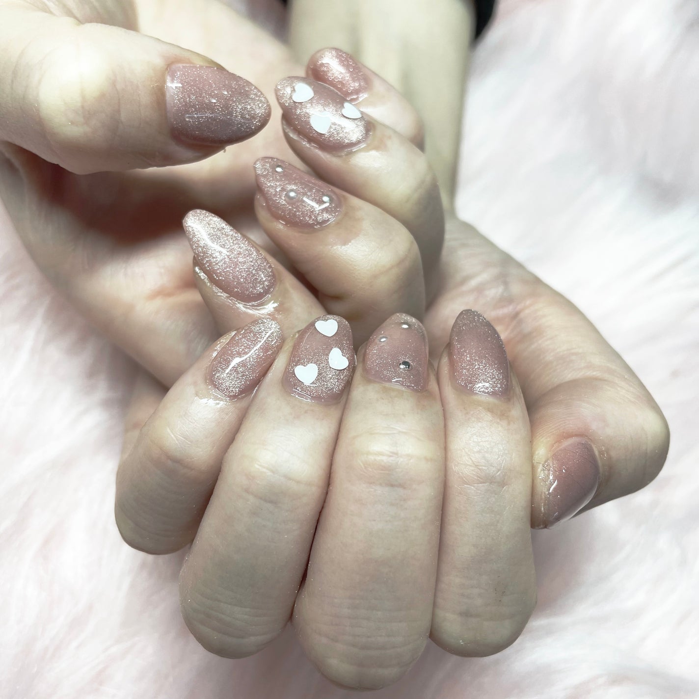 き り ん (°◻︎°) on LIPS 「キラキラ🧲✨肌馴染み良いピンク🩷でマグネットネイル💅✂ーーーー..」(1枚目)