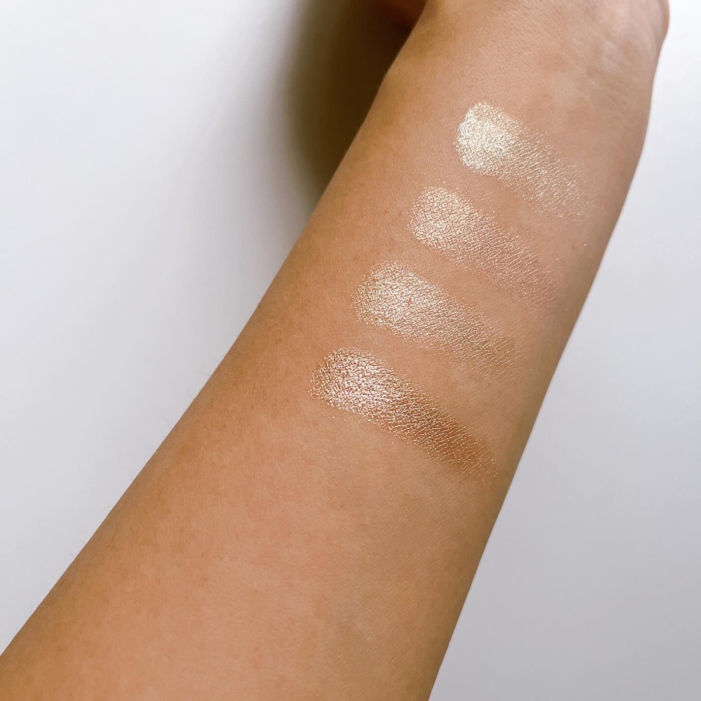 グロウコントゥアリングハイライターパレット/wakemake/パウダーハイライトを使ったクチコミ(6枚目)