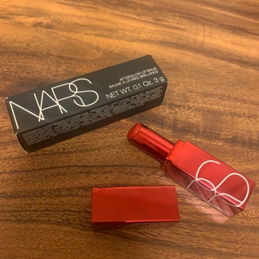 こんにちは！
今日は、色付きリップクリームを紹介していきます！

ブランド名 : NARS
商品名 : アフターグロー リップバーム
カラー : 1357

買った経緯
唇がよく荒れるので、リップクリー