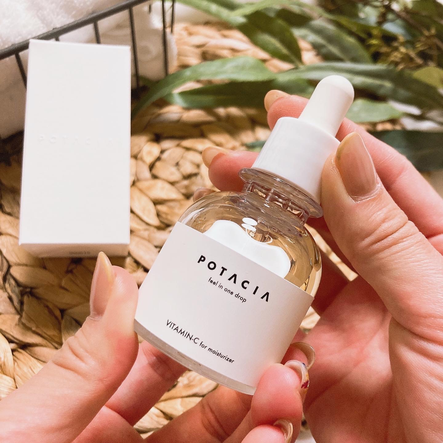 ビタミンCは毛穴とかシミにも効果的だからスキンケアで取り入れたい成分。

ポタシャは美容サロンスタッフも愛用の原液スキンケアを、ご自宅でも気軽に取り入れることができるよ♪

サラッとして肌馴染みが良い感じ、仕上がりはもっちりふっくらうるおう