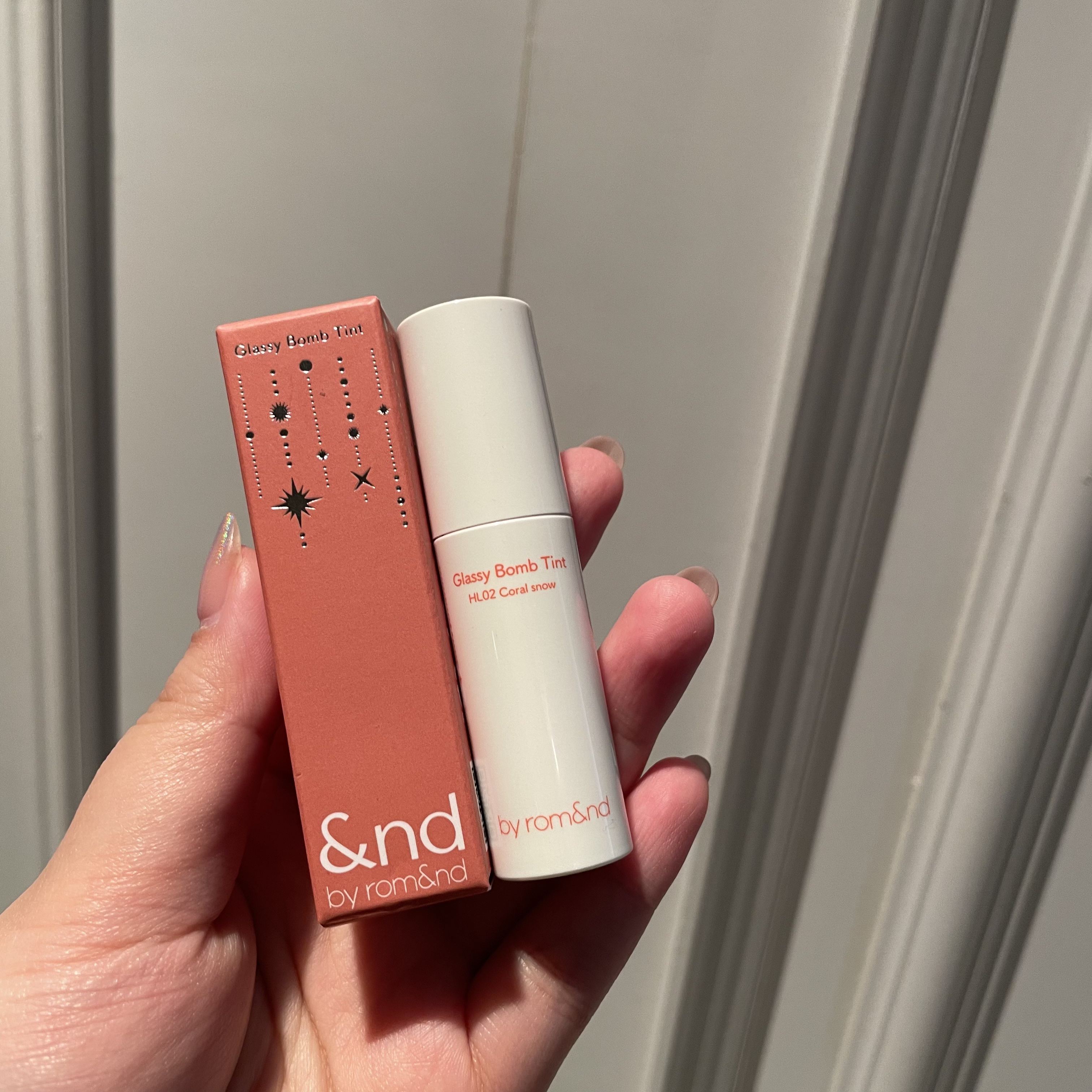 アンドバイロムアンド　グラッシーボムティント HL02 CORAL SNOW/&nd by rom&nd/リップティントを使ったクチコミ（1枚目）